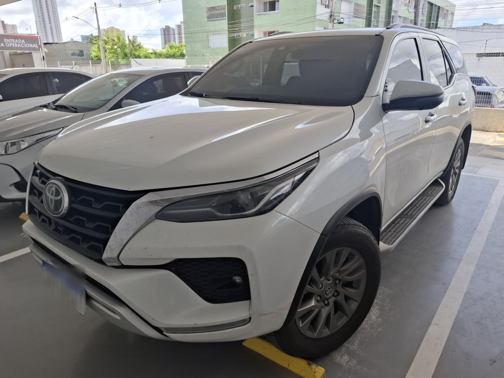 TOYOTA HILUX SW4 2.8 D-4D TURBO DIESEL SRX 7L 4X4 AUTOMÁTICO