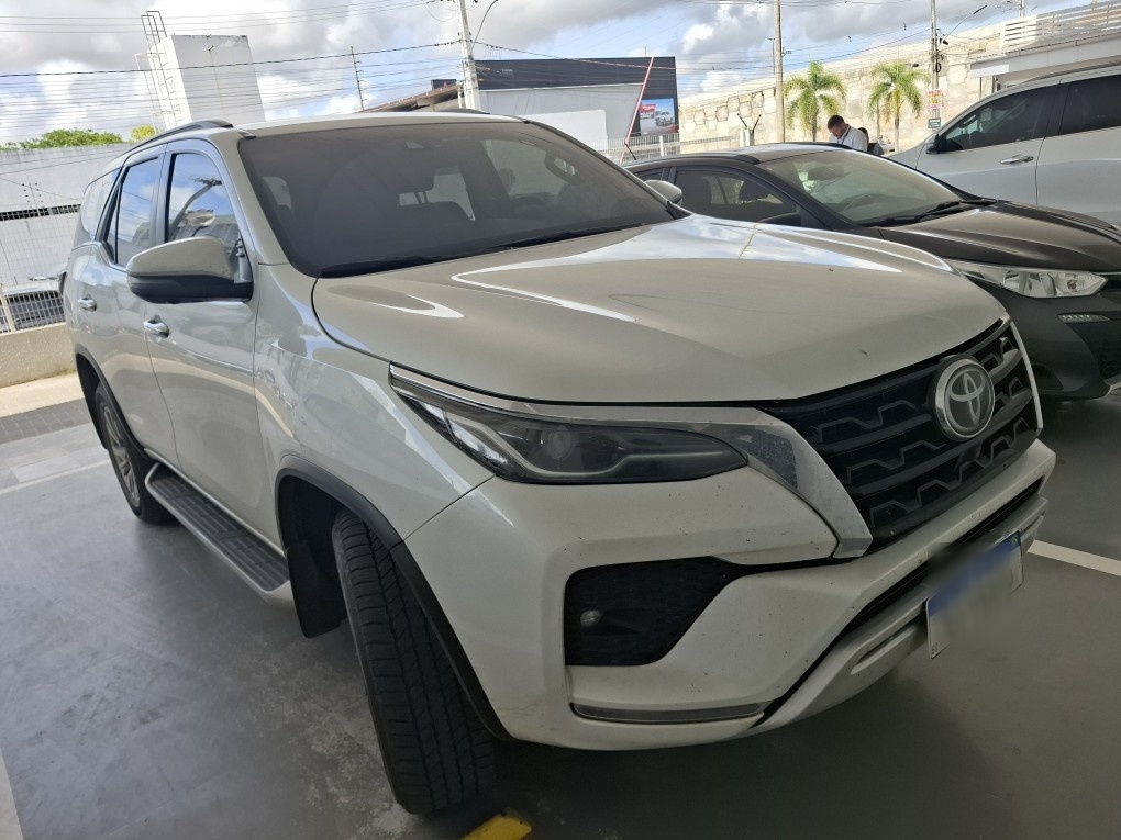 TOYOTA HILUX SW4 2.8 D-4D TURBO DIESEL SRX 7L 4X4 AUTOM&Aacute;TICO