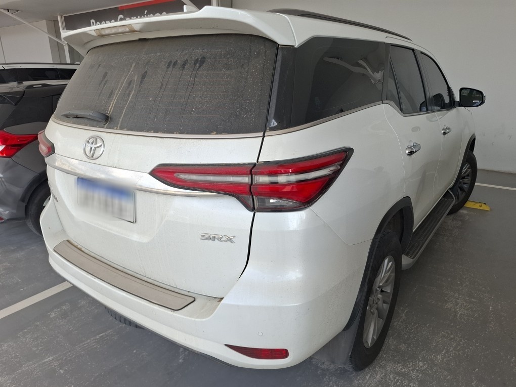 TOYOTA HILUX SW4 2.8 D-4D TURBO DIESEL SRX 7L 4X4 AUTOM&Aacute;TICO