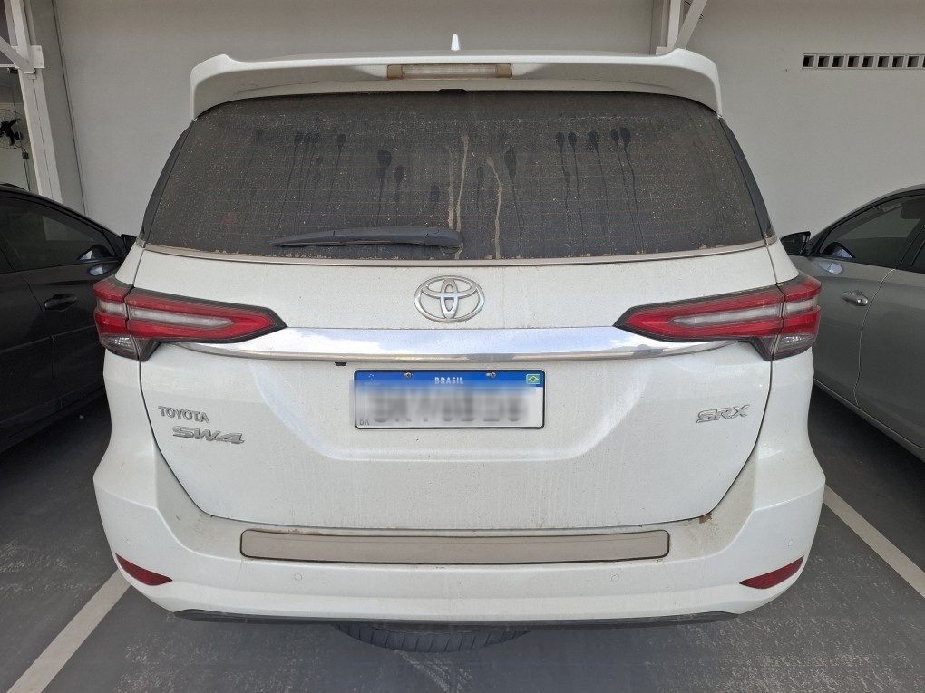 TOYOTA HILUX SW4 2.8 D-4D TURBO DIESEL SRX 7L 4X4 AUTOM&Aacute;TICO