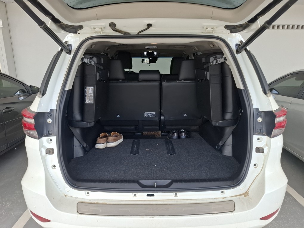 TOYOTA HILUX SW4 2.8 D-4D TURBO DIESEL SRX 7L 4X4 AUTOM&Aacute;TICO