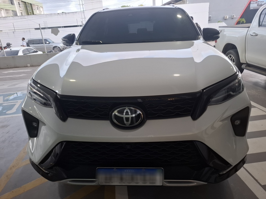 TOYOTA HILUX SW4 2.8 D-4D TURBO DIESEL SRX PLATINUM 7L 4X4 AUTOM&Aacute;TICO