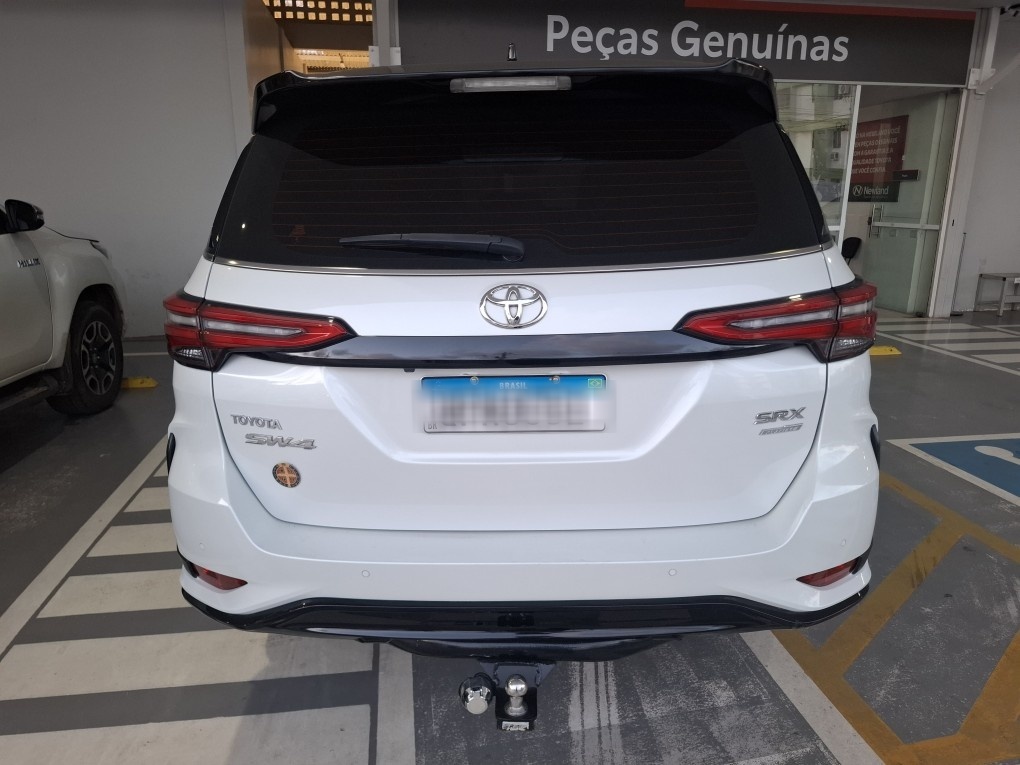 TOYOTA HILUX SW4 2.8 D-4D TURBO DIESEL SRX PLATINUM 7L 4X4 AUTOM&Aacute;TICO