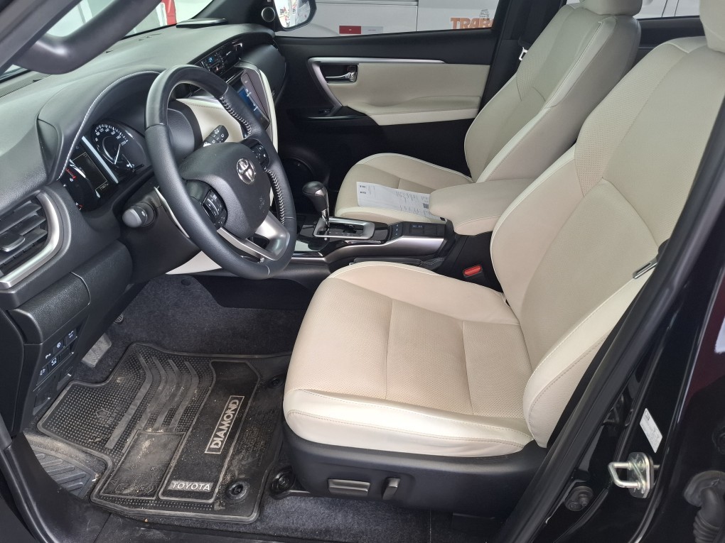 TOYOTA HILUX SW4 2.8 D-4D TURBO DIESEL DIAMOND 7L 4X4 AUTOM&Aacute;TICO