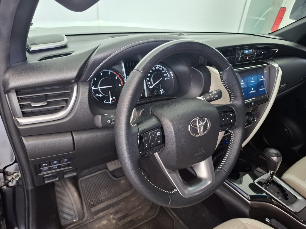 TOYOTA HILUX SW4 2.8 D-4D TURBO DIESEL DIAMOND 7L 4X4 AUTOM&Aacute;TICO