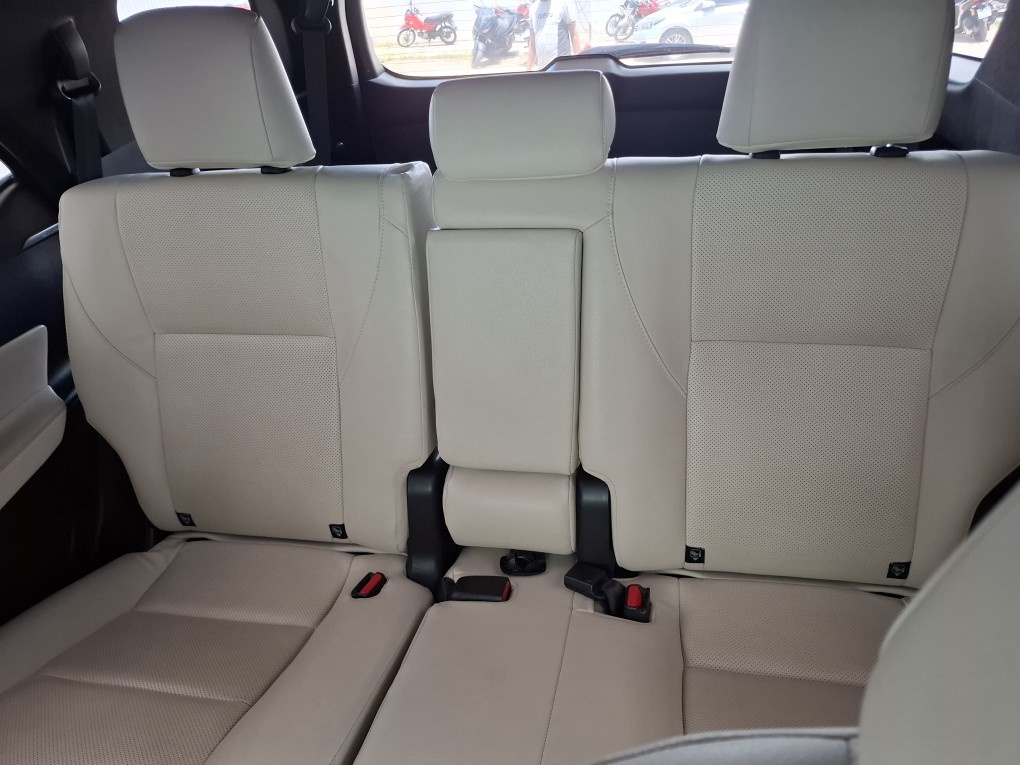 TOYOTA HILUX SW4 2.8 D-4D TURBO DIESEL DIAMOND 7L 4X4 AUTOM&Aacute;TICO