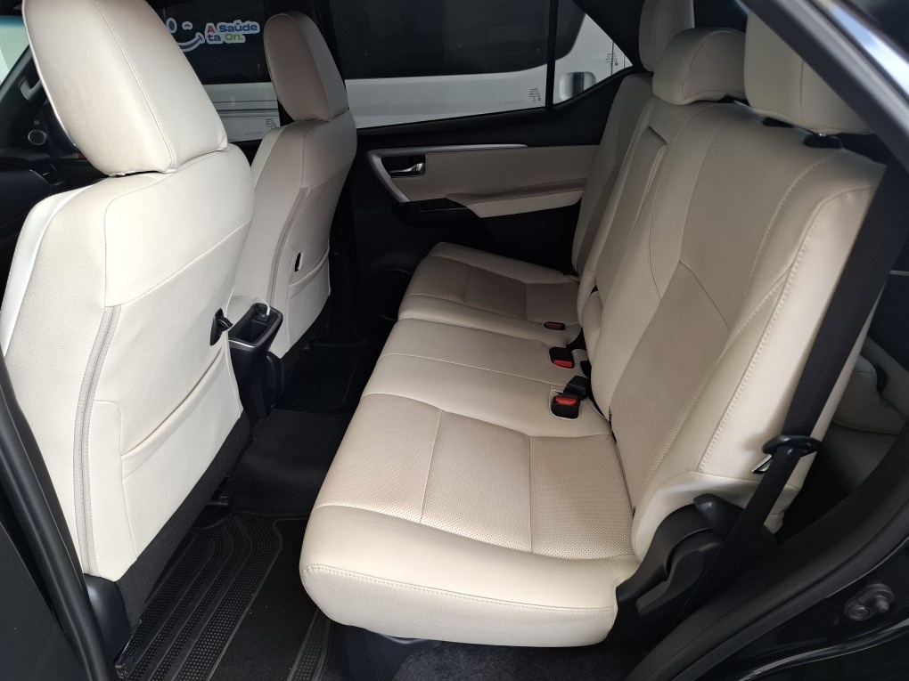 TOYOTA HILUX SW4 2.8 D-4D TURBO DIESEL DIAMOND 7L 4X4 AUTOM&Aacute;TICO