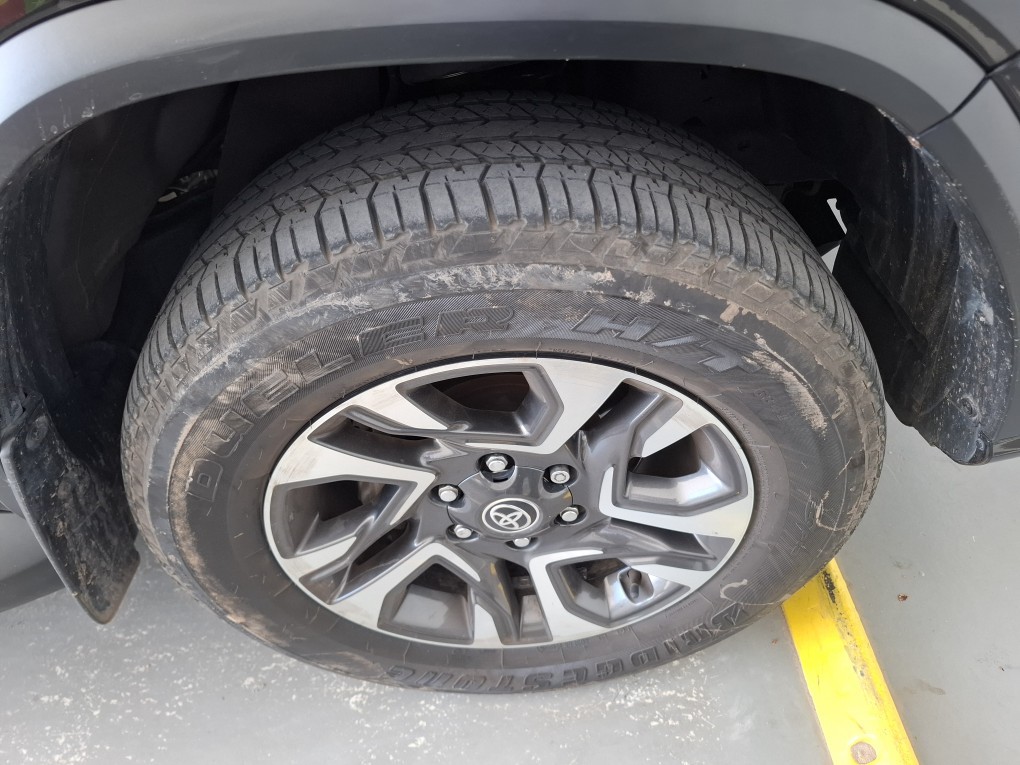 TOYOTA HILUX SW4 2.8 D-4D TURBO DIESEL DIAMOND 7L 4X4 AUTOM&Aacute;TICO