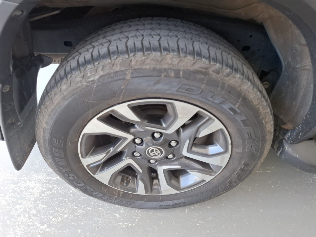 TOYOTA HILUX SW4 2.8 D-4D TURBO DIESEL DIAMOND 7L 4X4 AUTOM&Aacute;TICO