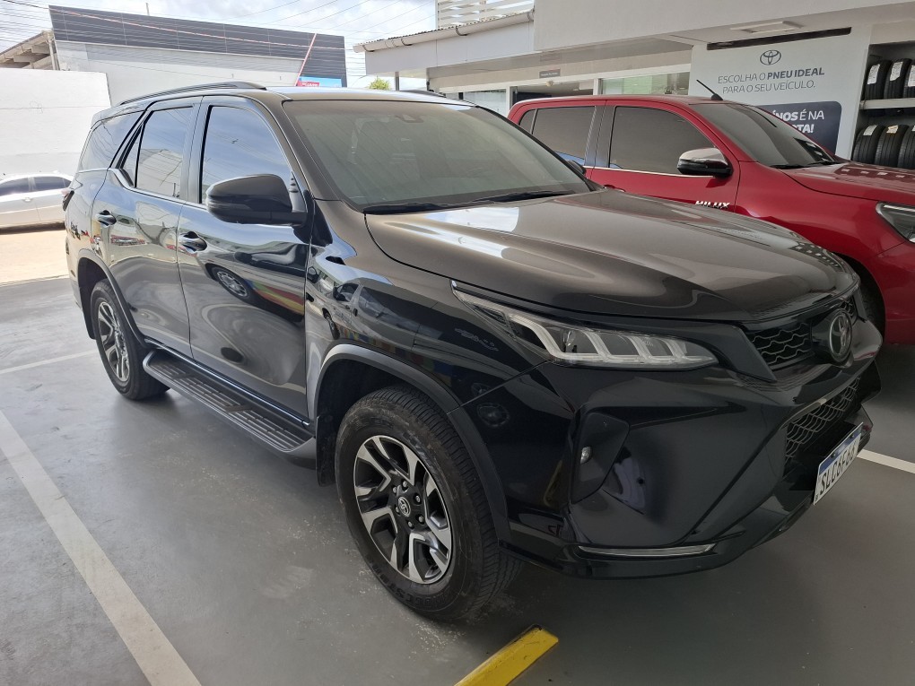 TOYOTA HILUX SW4 2.8 D-4D TURBO DIESEL DIAMOND 7L 4X4 AUTOMÁTICO