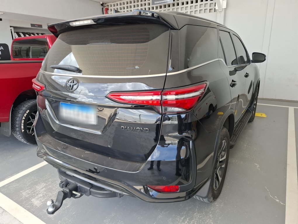 TOYOTA HILUX SW4 2.8 D-4D TURBO DIESEL DIAMOND 7L 4X4 AUTOM&Aacute;TICO