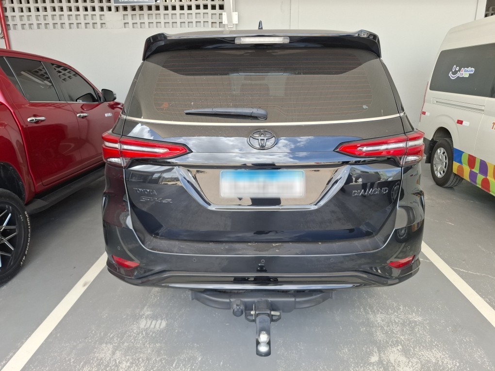 TOYOTA HILUX SW4 2.8 D-4D TURBO DIESEL DIAMOND 7L 4X4 AUTOM&Aacute;TICO