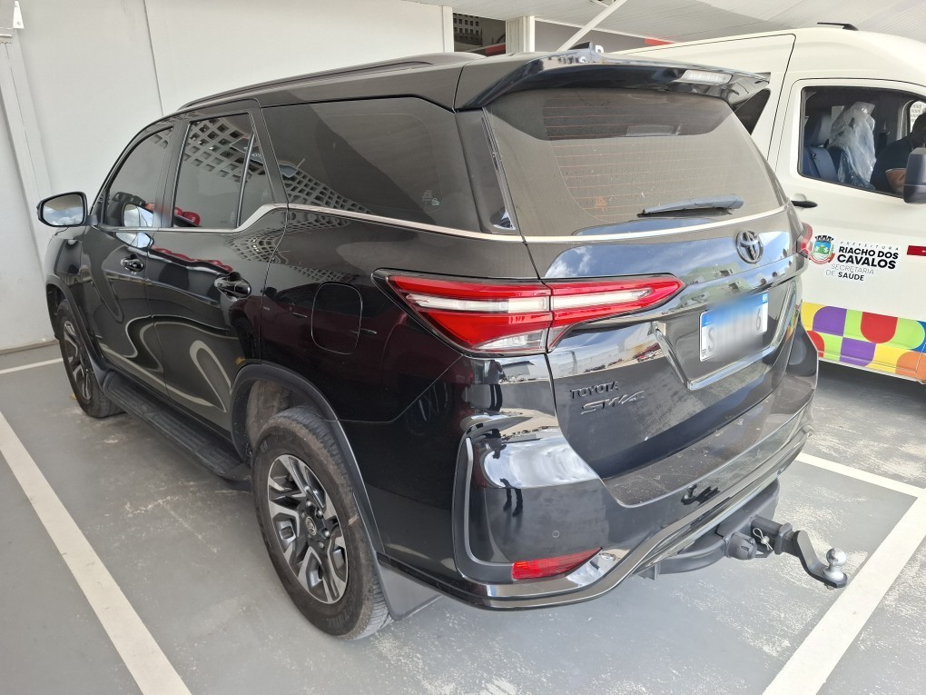 TOYOTA HILUX SW4 2.8 D-4D TURBO DIESEL DIAMOND 7L 4X4 AUTOM&Aacute;TICO