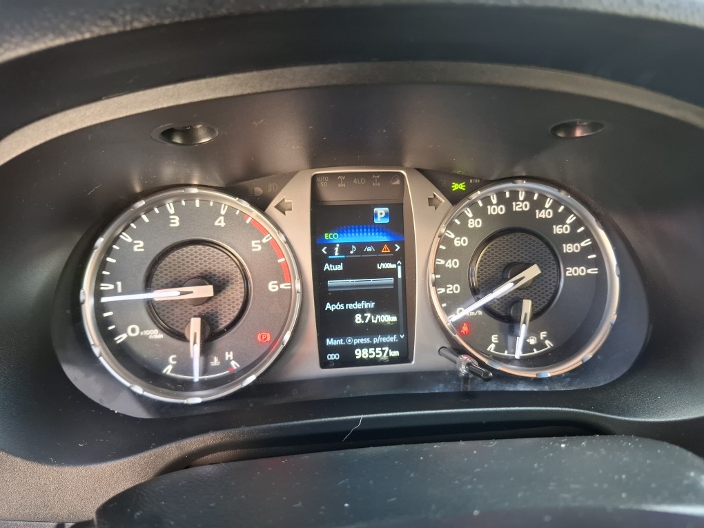 TOYOTA HILUX 2.8 D-4D TURBO DIESEL CD SRX 4X4 AUTOM&Aacute;TICO