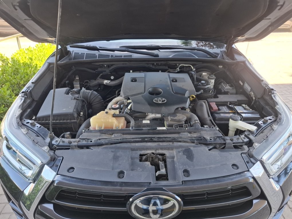 TOYOTA HILUX 2.8 D-4D TURBO DIESEL CD SRX 4X4 AUTOM&Aacute;TICO