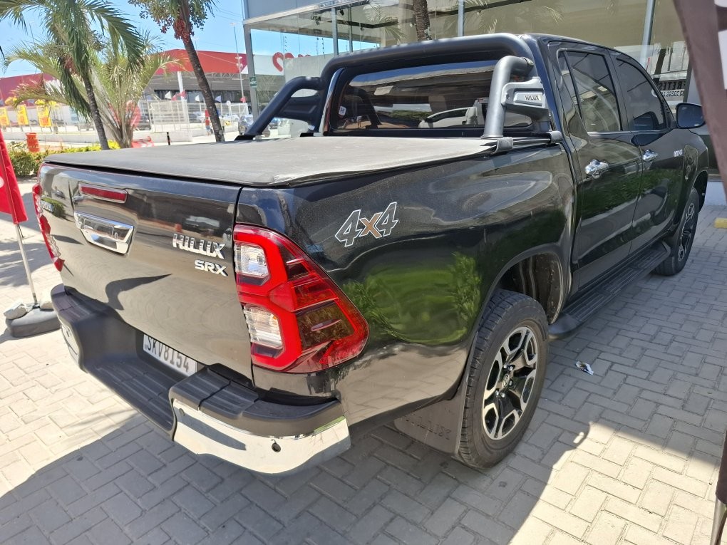 TOYOTA HILUX 2.8 D-4D TURBO DIESEL CD SRX 4X4 AUTOM&Aacute;TICO