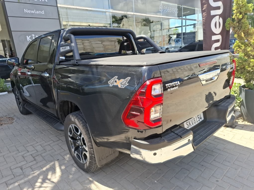 TOYOTA HILUX 2.8 D-4D TURBO DIESEL CD SRX 4X4 AUTOM&Aacute;TICO