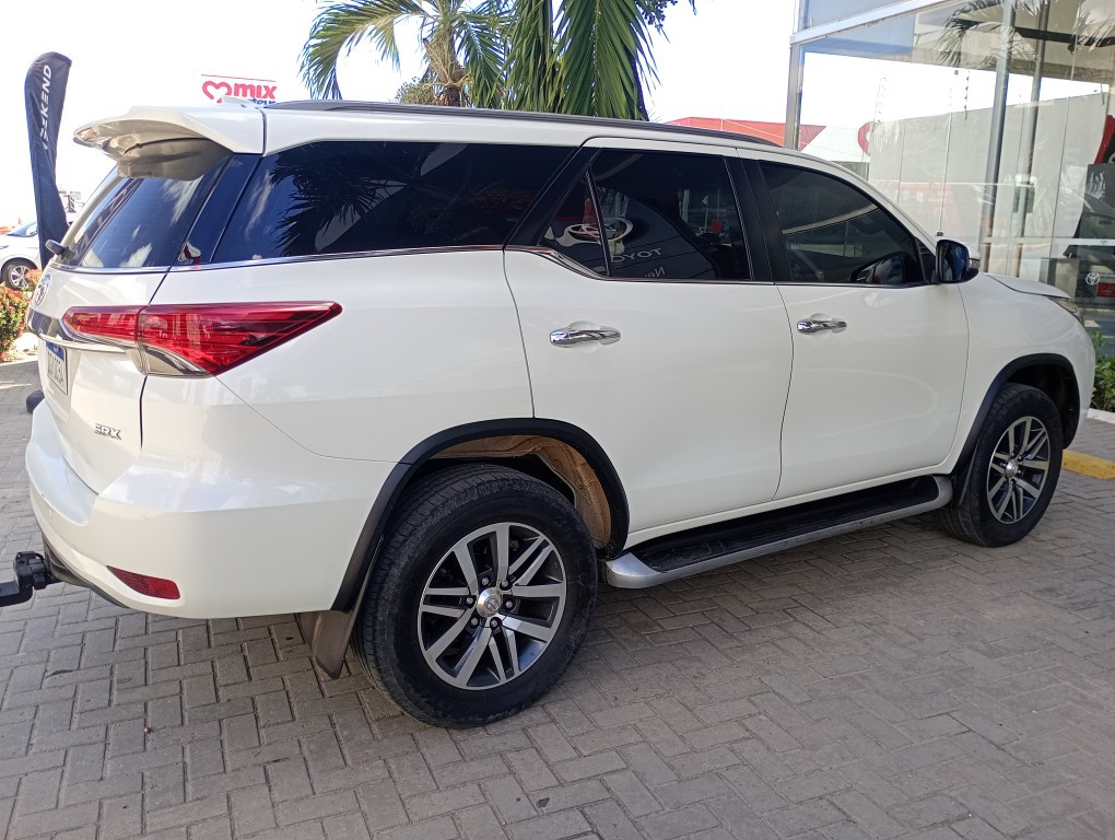 TOYOTA HILUX SW4 2.8 SRX 4X4 7 LUGARES 16V TURBO INTERCOOLER DIESEL 4P AUTOMATICO