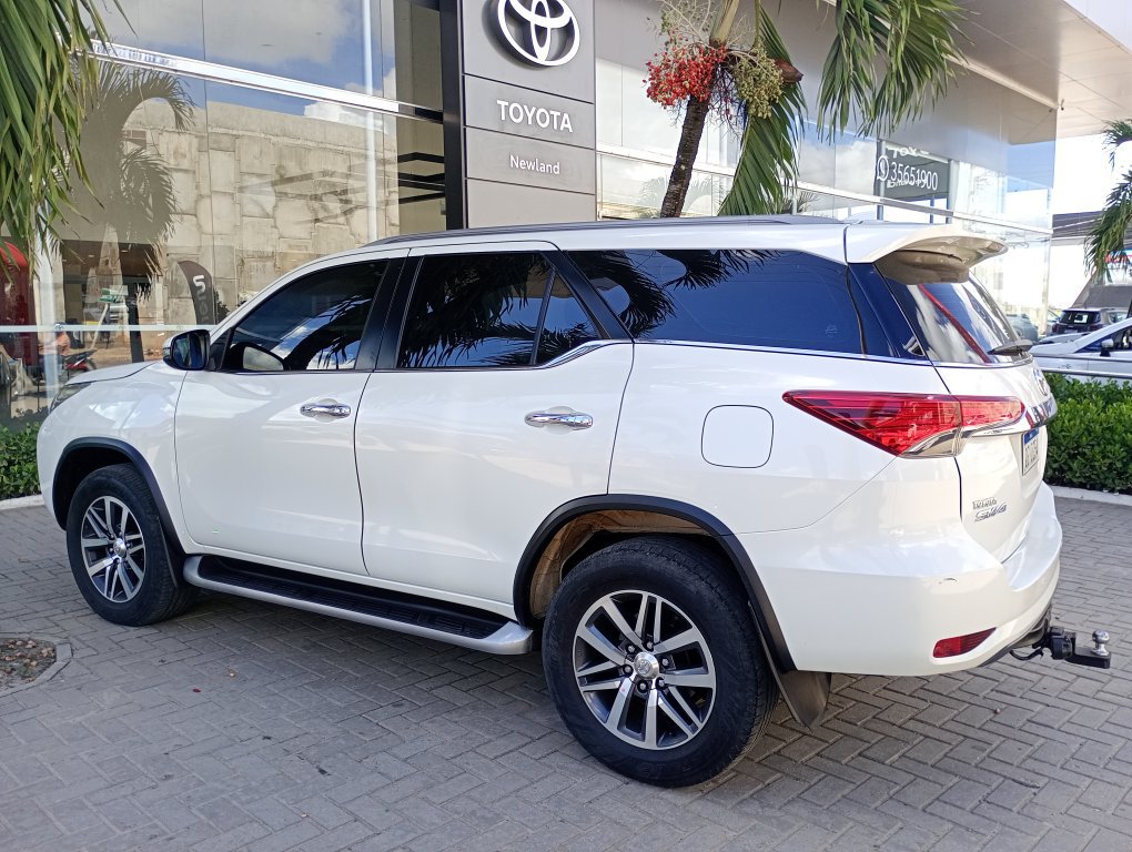 TOYOTA HILUX SW4 2.8 SRX 4X4 7 LUGARES 16V TURBO INTERCOOLER DIESEL 4P AUTOMATICO