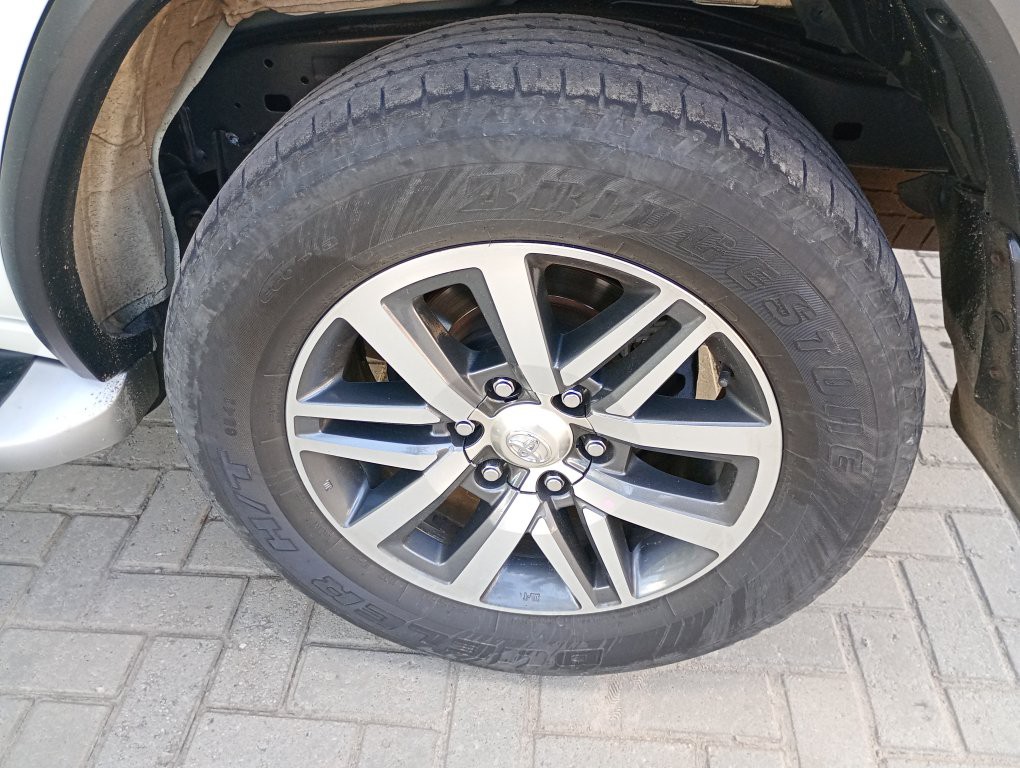 TOYOTA HILUX SW4 2.8 SRX 4X4 7 LUGARES 16V TURBO INTERCOOLER DIESEL 4P AUTOMATICO