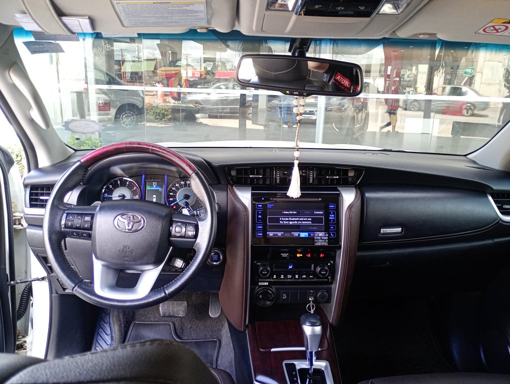 TOYOTA HILUX SW4 2.8 SRX 4X4 7 LUGARES 16V TURBO INTERCOOLER DIESEL 4P AUTOMATICO