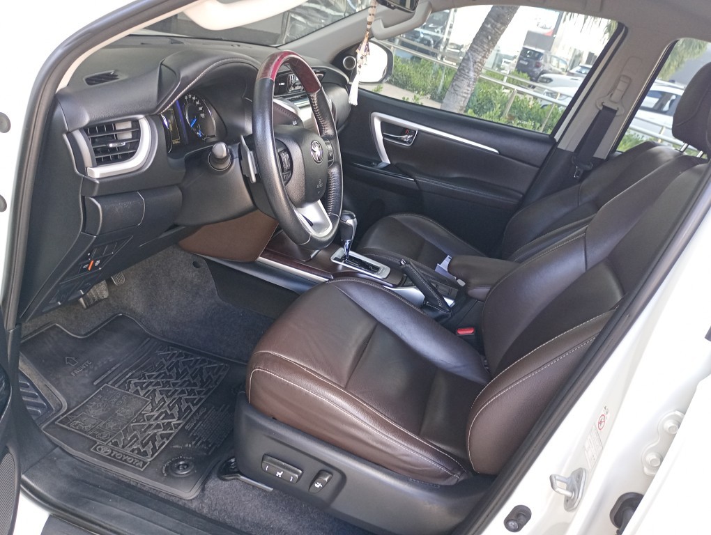 TOYOTA HILUX SW4 2.8 SRX 4X4 7 LUGARES 16V TURBO INTERCOOLER DIESEL 4P AUTOMATICO