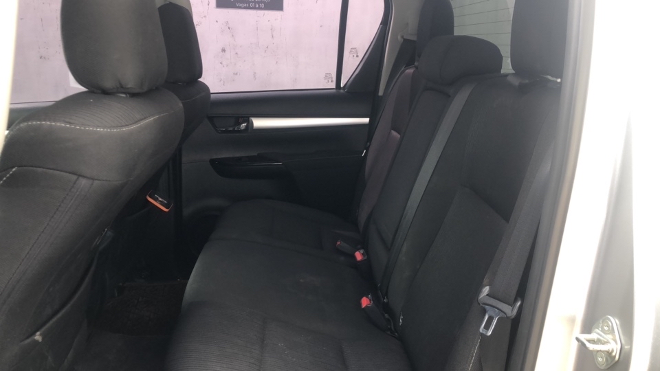 TOYOTA HILUX 2.8 D-4D TURBO DIESEL CD SR 4X4 AUTOM&Aacute;TICA