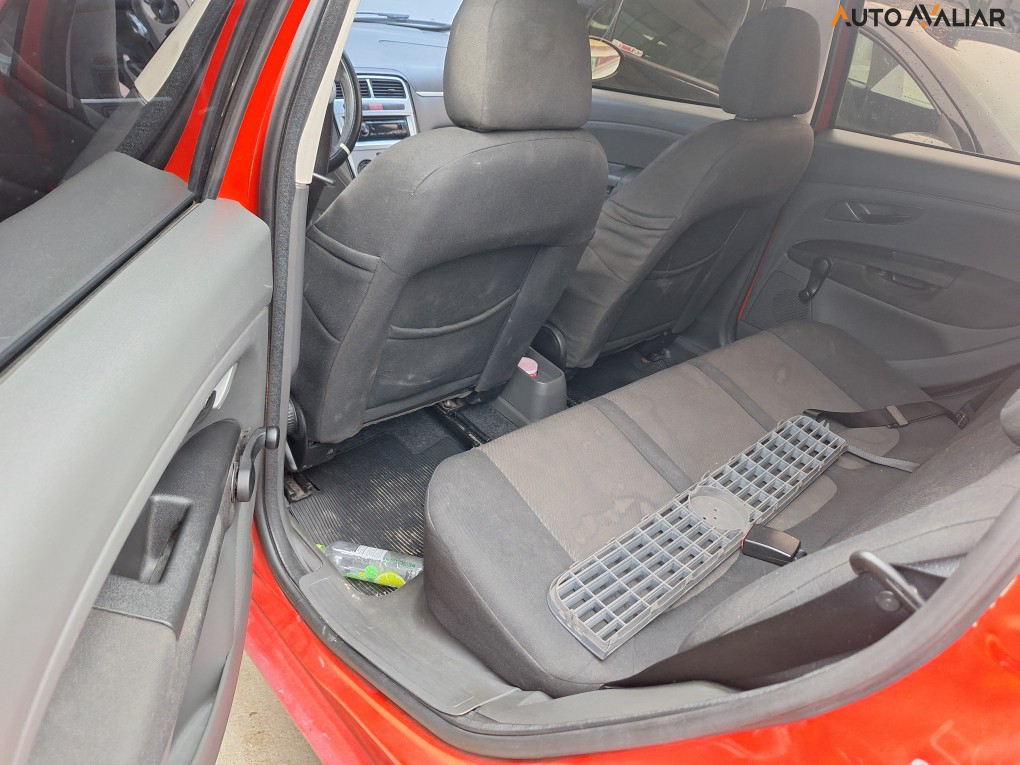 FIAT PUNTO 1.4 8V FLEX 4P MANUAL