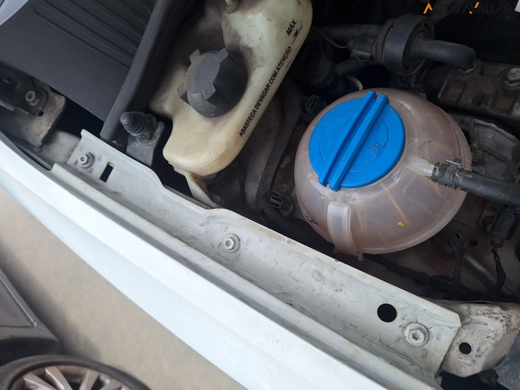 VOLKSWAGEN FOX 1.6 MSI TOTAL FLEX XTREME 4P MANUAL