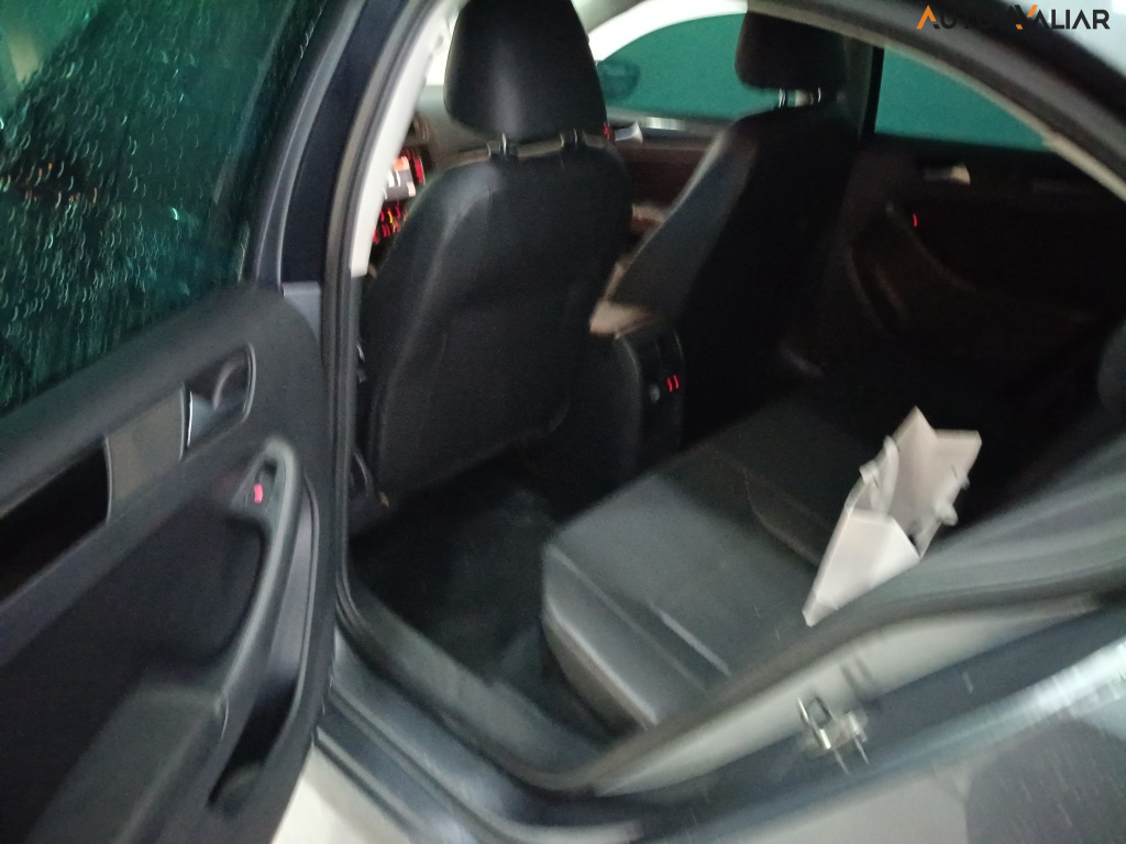 VOLKSWAGEN JETTA 2.0 COMFORTLINE FLEX 4P TIPTRONIC