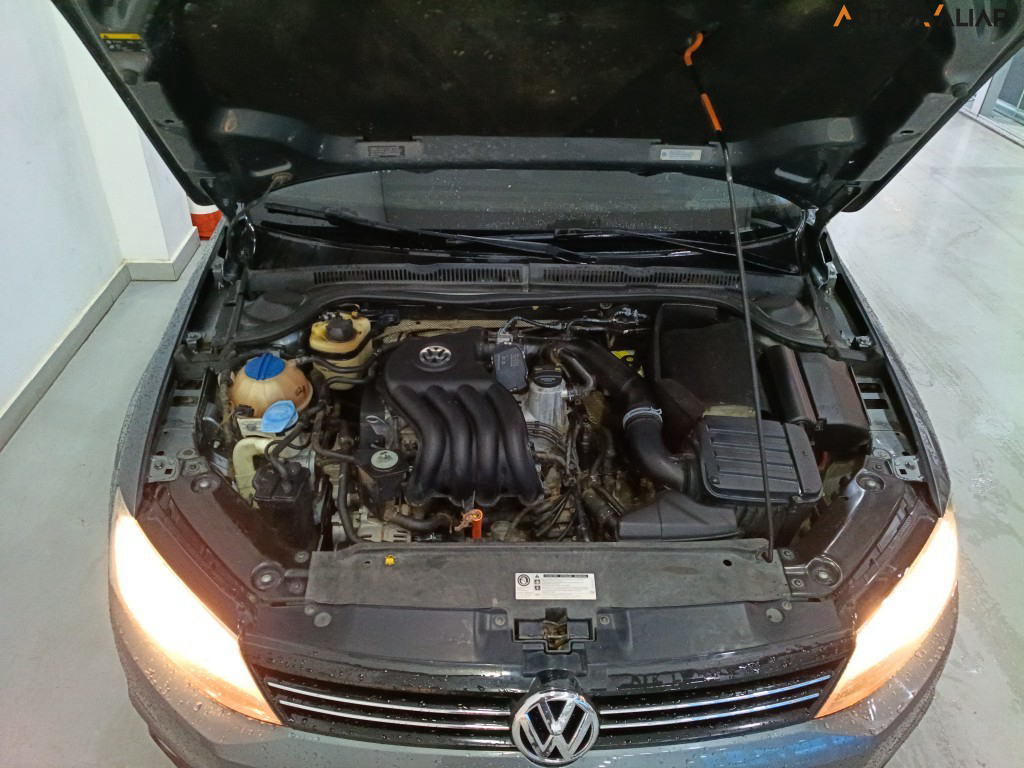 VOLKSWAGEN JETTA 2.0 COMFORTLINE FLEX 4P TIPTRONIC