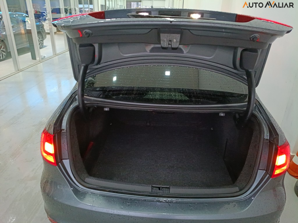 VOLKSWAGEN JETTA 2.0 COMFORTLINE FLEX 4P TIPTRONIC