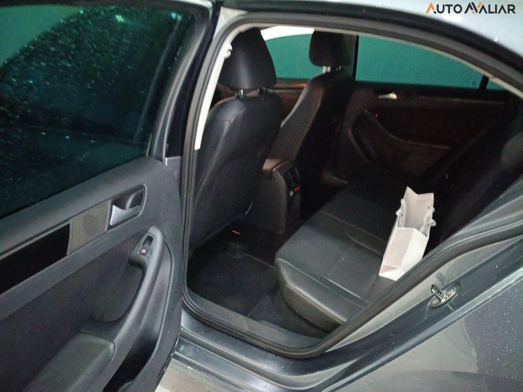 VOLKSWAGEN JETTA 2.0 COMFORTLINE FLEX 4P TIPTRONIC