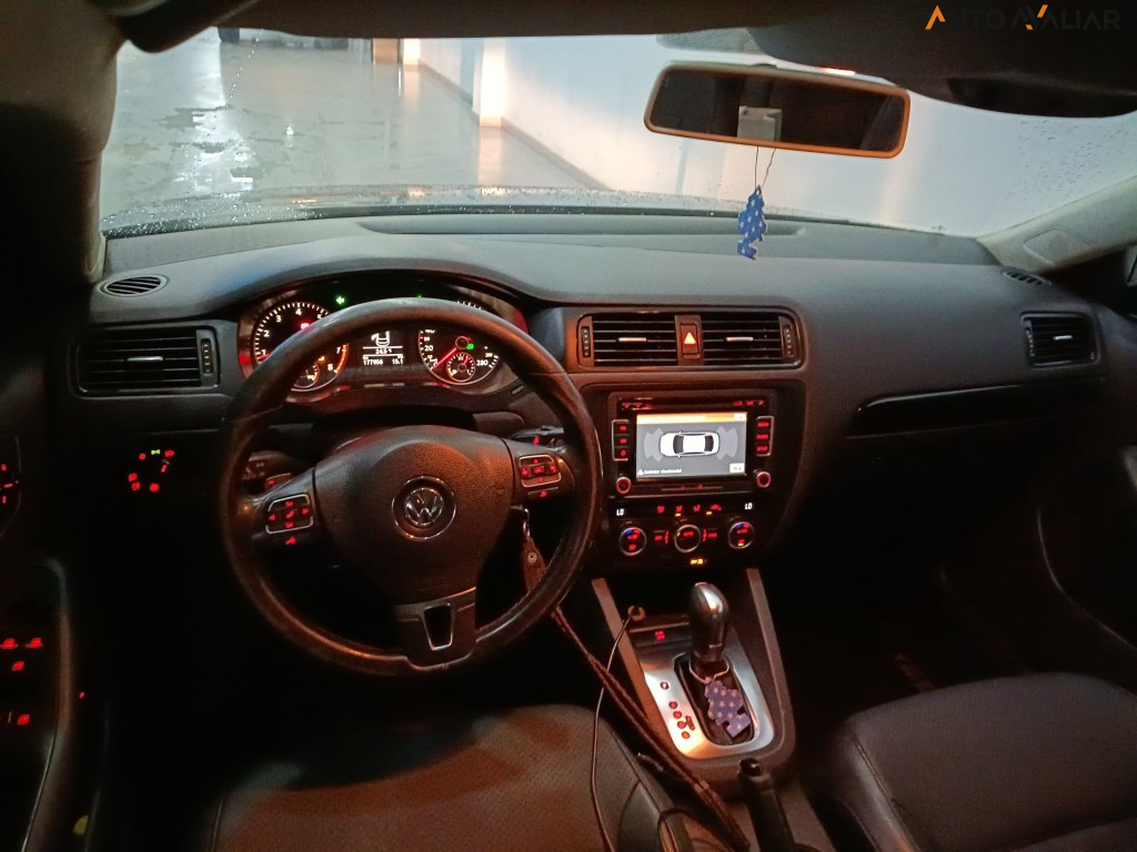 VOLKSWAGEN JETTA 2.0 COMFORTLINE FLEX 4P TIPTRONIC