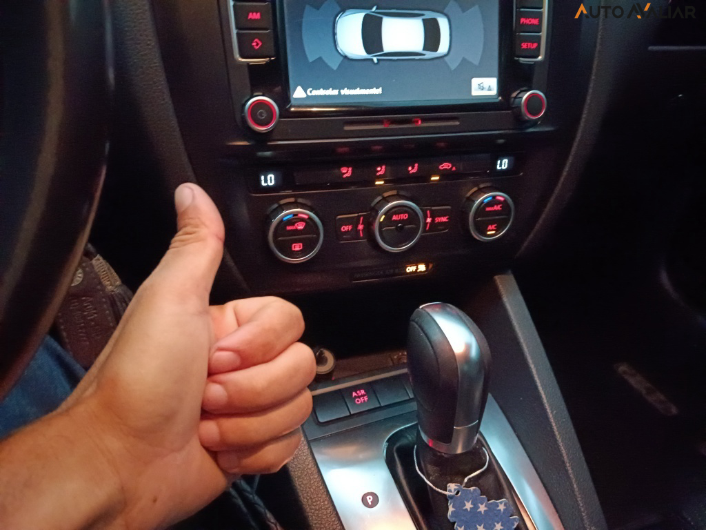 VOLKSWAGEN JETTA 2.0 COMFORTLINE FLEX 4P TIPTRONIC