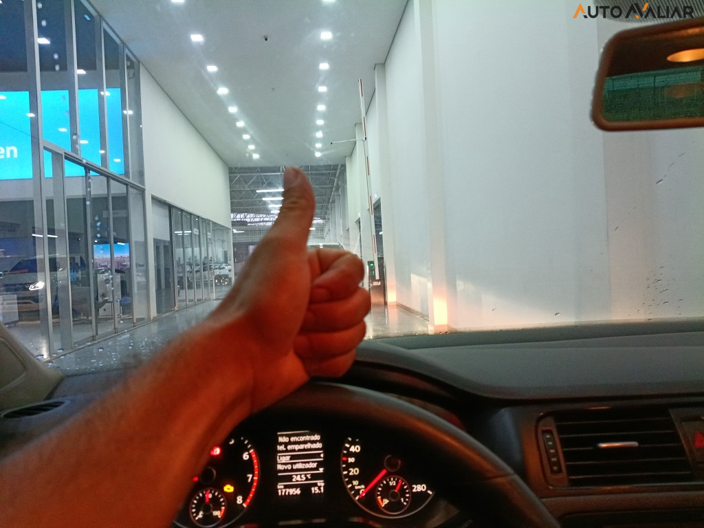 VOLKSWAGEN JETTA 2.0 COMFORTLINE FLEX 4P TIPTRONIC