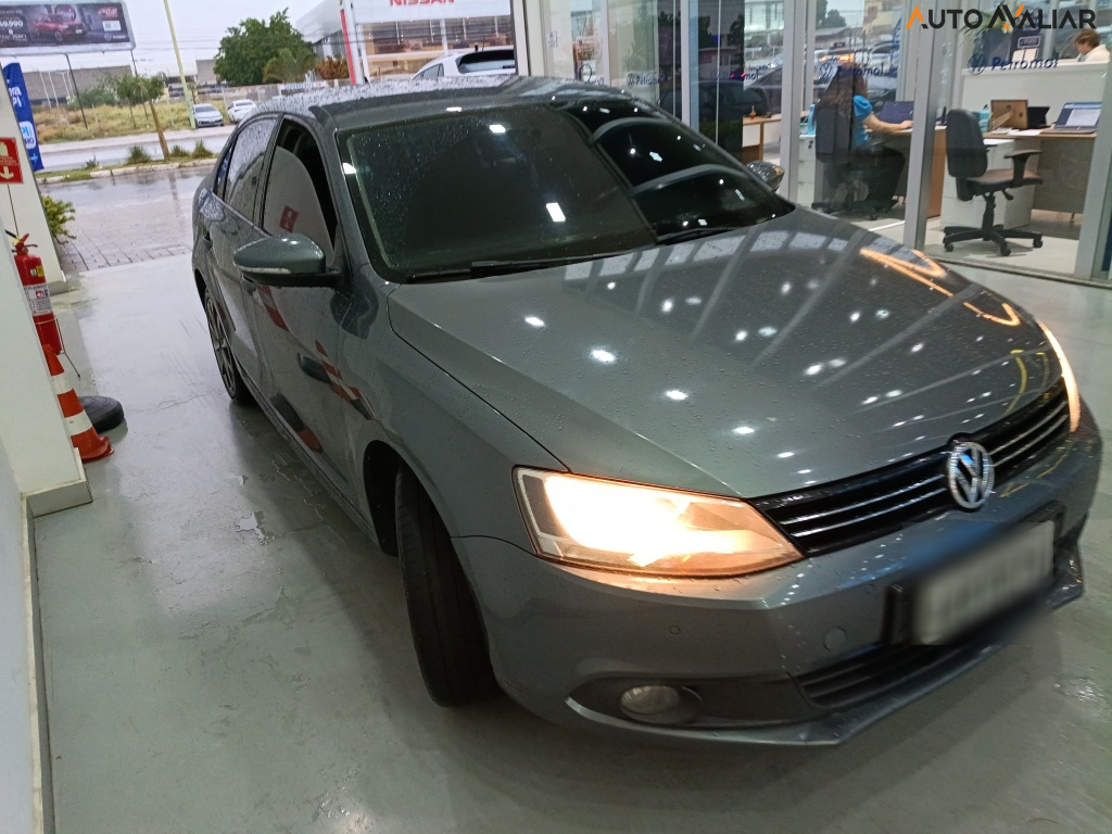 VOLKSWAGEN JETTA 2.0 COMFORTLINE FLEX 4P TIPTRONIC