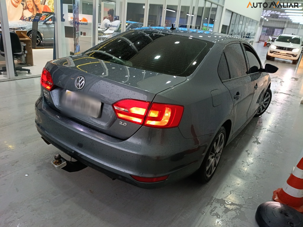 VOLKSWAGEN JETTA 2.0 COMFORTLINE FLEX 4P TIPTRONIC