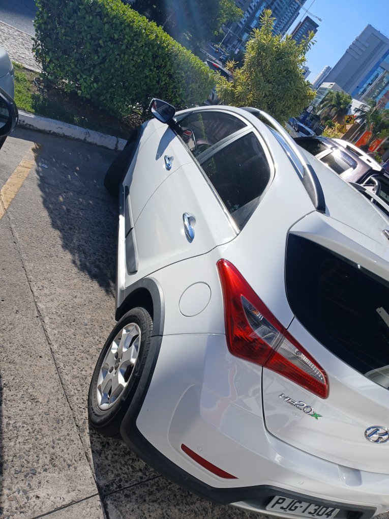 HYUNDAI HB20X 1.6 16V PREMIUM FLEX 4P AUTOMATICO