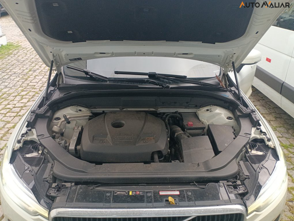 VOLVO XC60 2.0 T5 GASOLINA MOMENTUM AWD GEARTRONIC