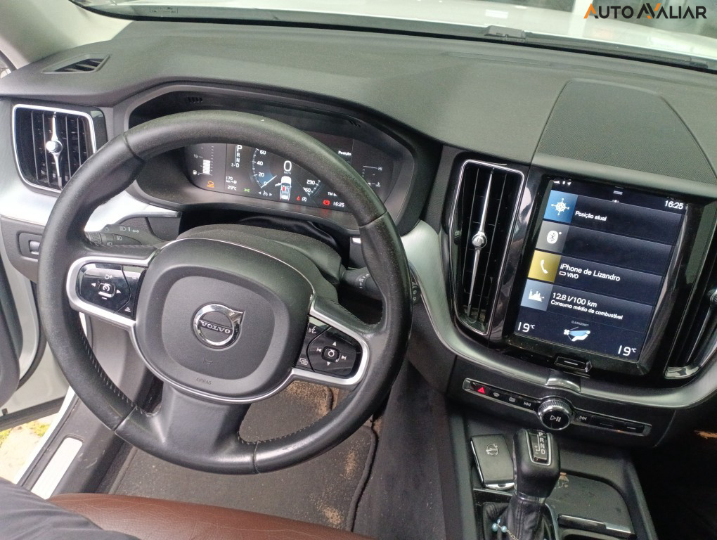 VOLVO XC60 2.0 T5 GASOLINA MOMENTUM AWD GEARTRONIC