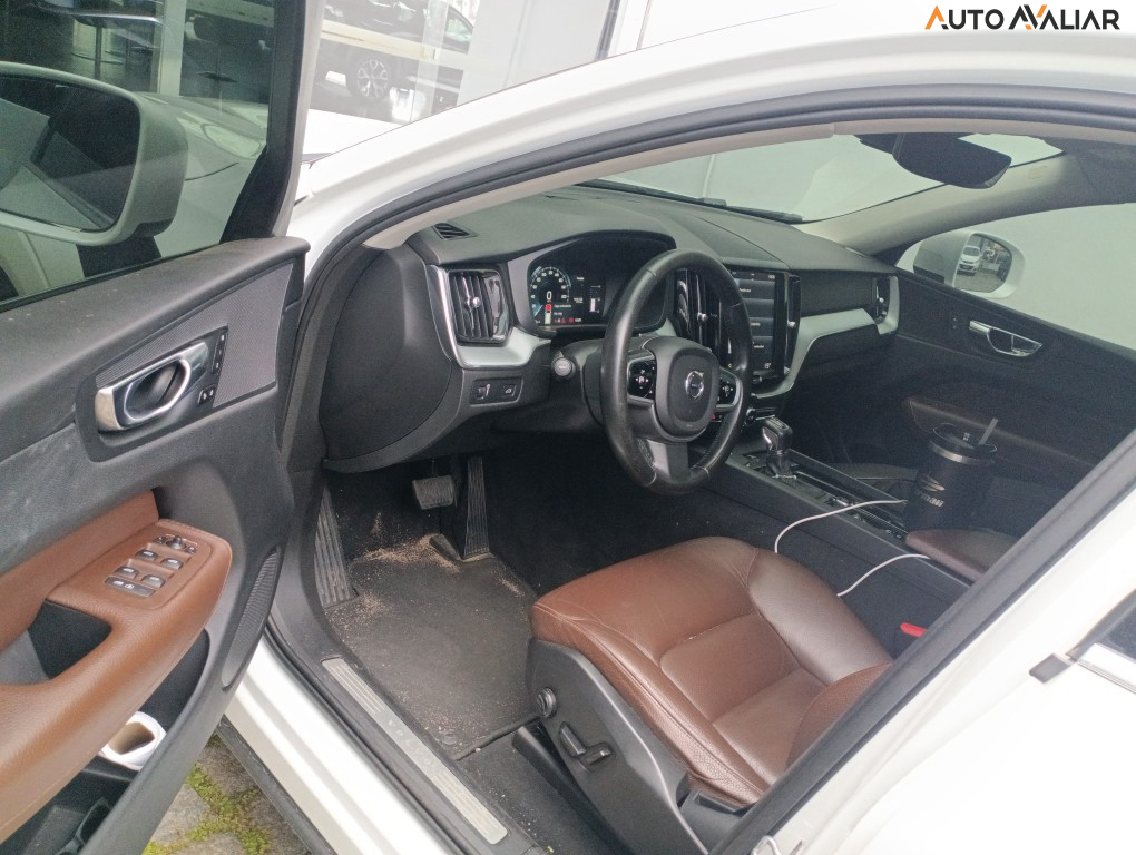 VOLVO XC60 2.0 T5 GASOLINA MOMENTUM AWD GEARTRONIC