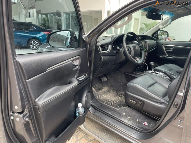 TOYOTA HILUX SW4 2.8 D-4D TURBO DIESEL SRX 7L 4X4 AUTOM&Aacute;TICO