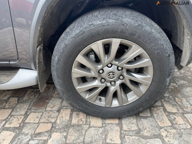 TOYOTA HILUX SW4 2.8 D-4D TURBO DIESEL SRX 7L 4X4 AUTOM&Aacute;TICO