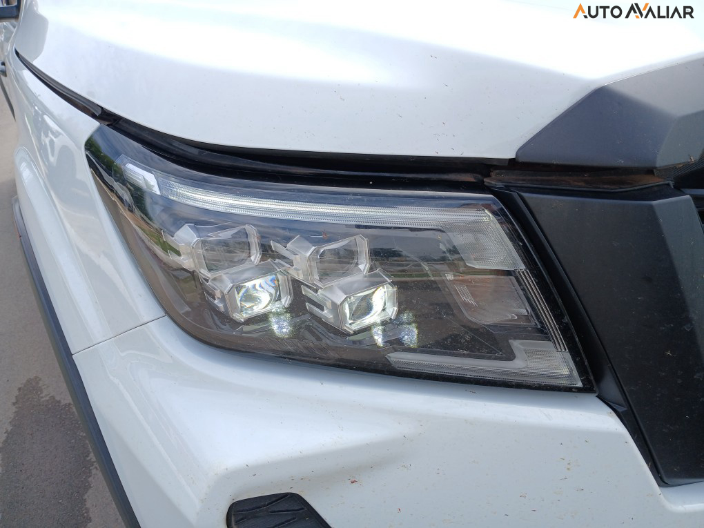 NISSAN FRONTIER 2.3 16V TURBO DIESEL PRO4X CD 4X4 AUTOM&Aacute;TICO