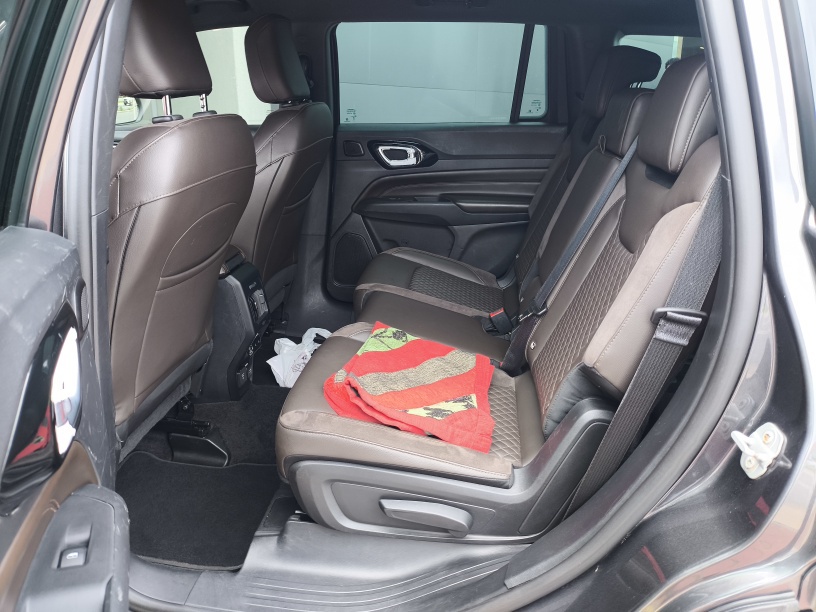 JEEP COMMANDER 2.0 TD380 TURBO DIESEL OVERLAND AT9