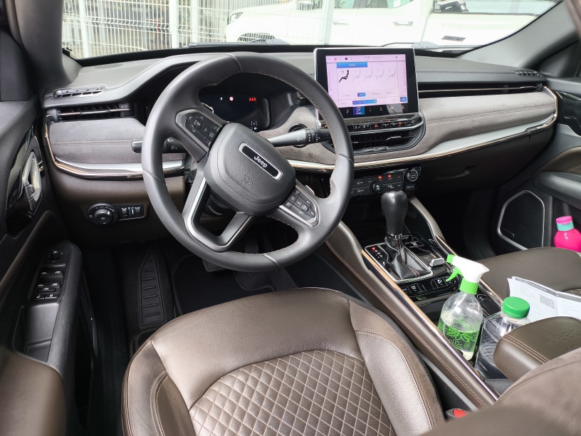 JEEP COMMANDER 2.0 TD380 TURBO DIESEL OVERLAND AT9