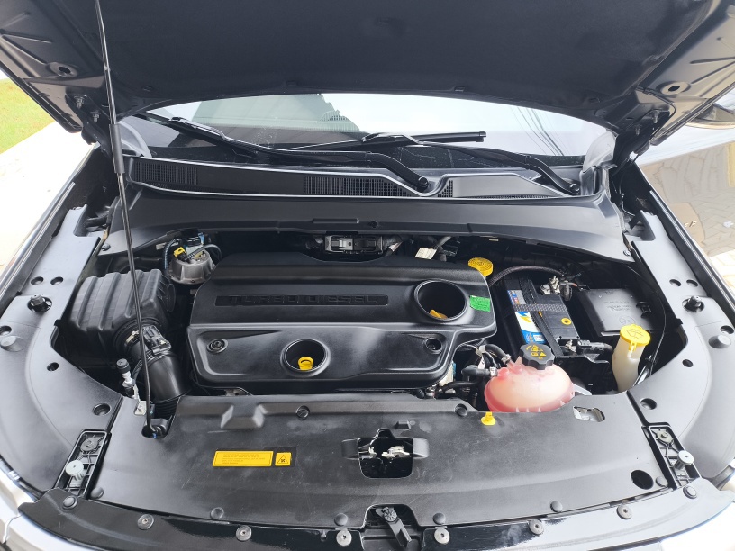 JEEP COMMANDER 2.0 TD380 TURBO DIESEL OVERLAND AT9