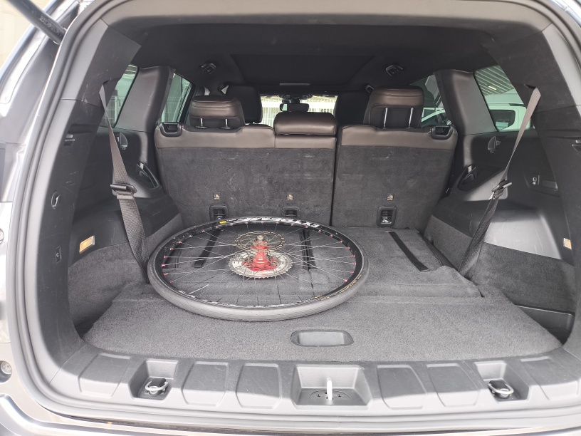 JEEP COMMANDER 2.0 TD380 TURBO DIESEL OVERLAND AT9