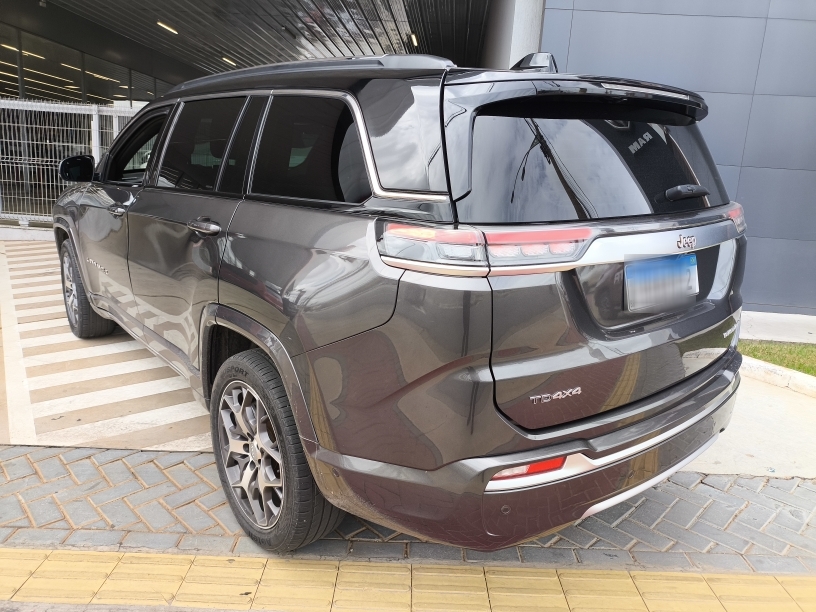 JEEP COMMANDER 2.0 TD380 TURBO DIESEL OVERLAND AT9